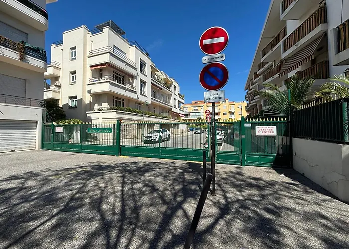 1br W Terrace & Parking شقة